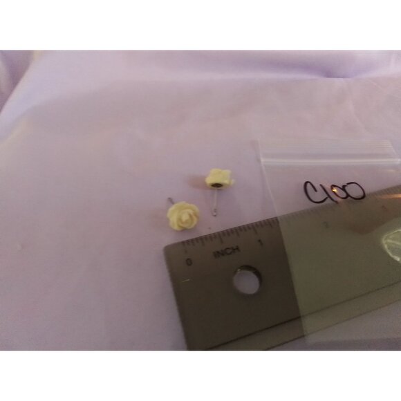 Vintage Rose Stud Earrings Delicate Floral Design Retro Jewelry - Picture 4 of 4